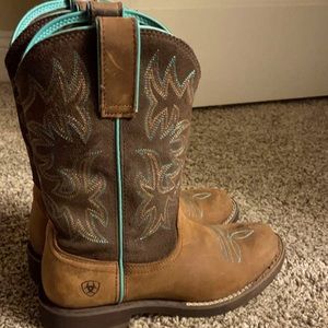 Like new Ariat round toe boots